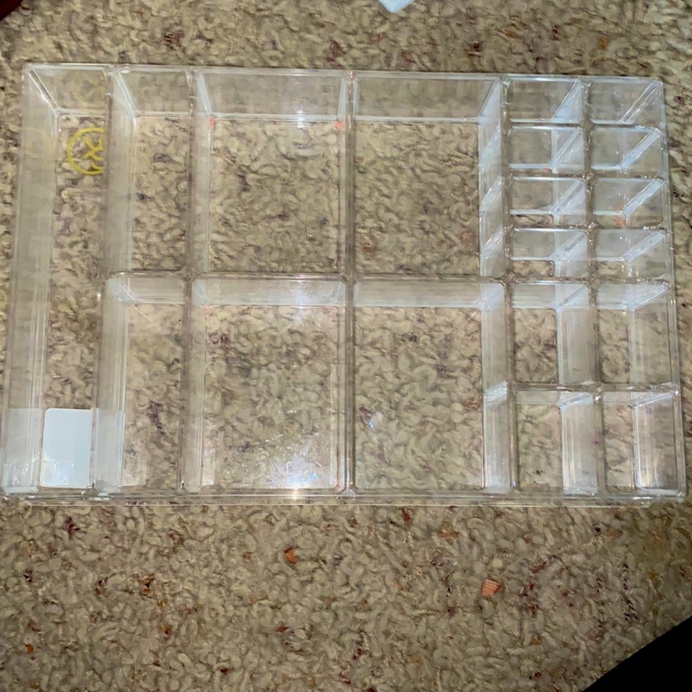 Makeup organizer